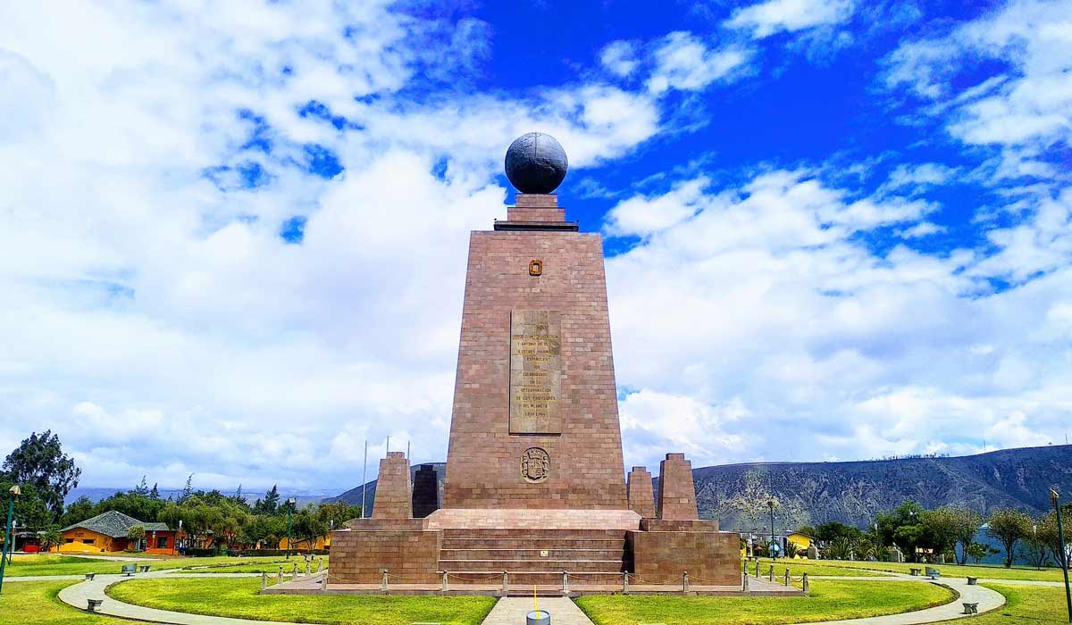 mitad del mundo quito
